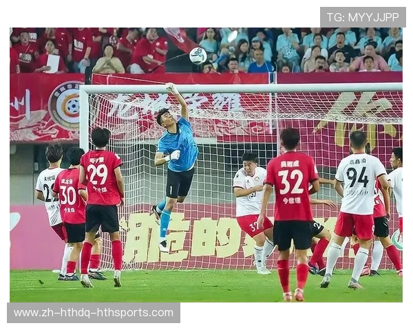 足球比赛中的门将技巧与扑救分析